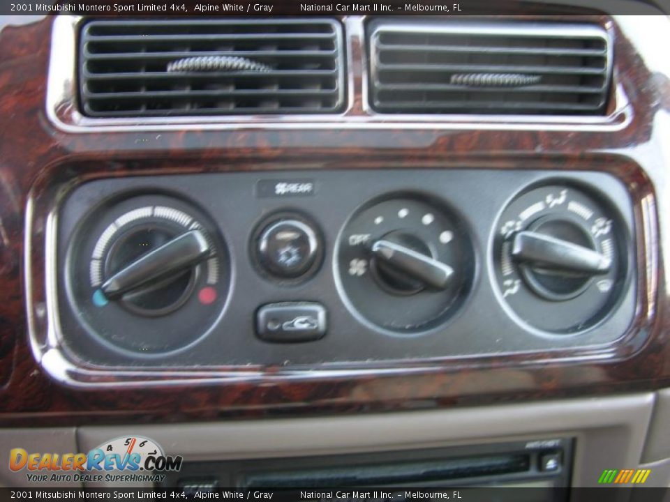 2001 Mitsubishi Montero Sport Limited 4x4 Alpine White / Gray Photo #15