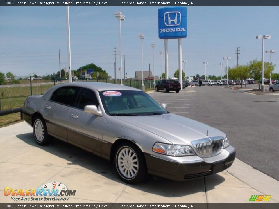 2005 Lincoln Town Car Signature Silver Birch Metallic / Dove Photo #2