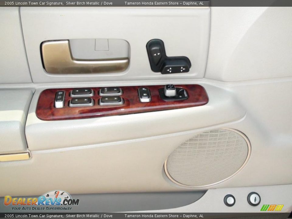 2005 Lincoln Town Car Signature Silver Birch Metallic / Dove Photo #22