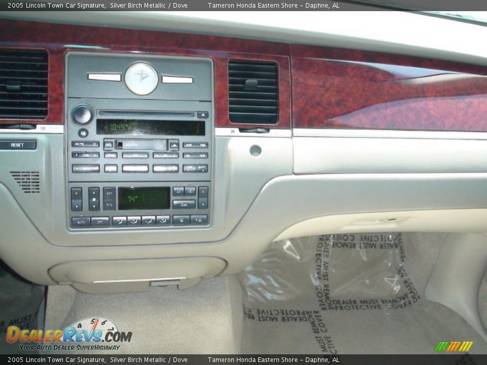 2005 Lincoln Town Car Signature Silver Birch Metallic / Dove Photo #24