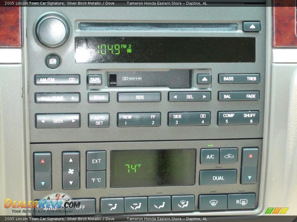 2005 Lincoln Town Car Signature Silver Birch Metallic / Dove Photo #25