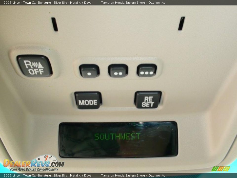 2005 Lincoln Town Car Signature Silver Birch Metallic / Dove Photo #28