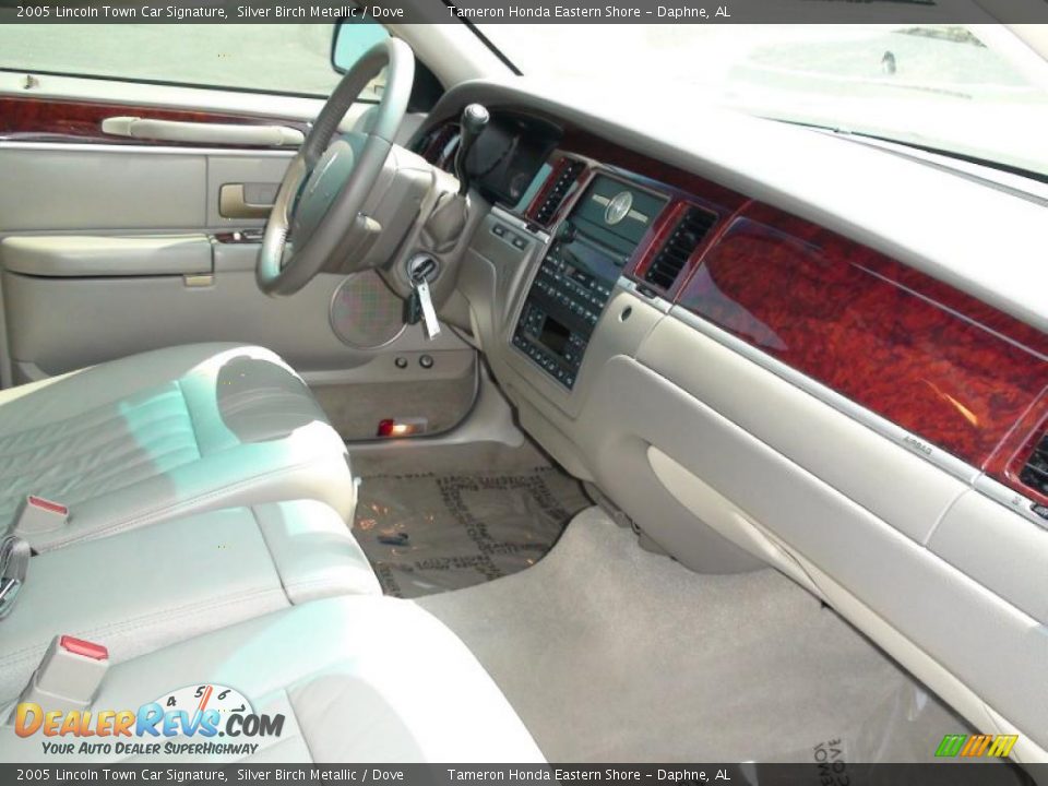 2005 Lincoln Town Car Signature Silver Birch Metallic / Dove Photo #29