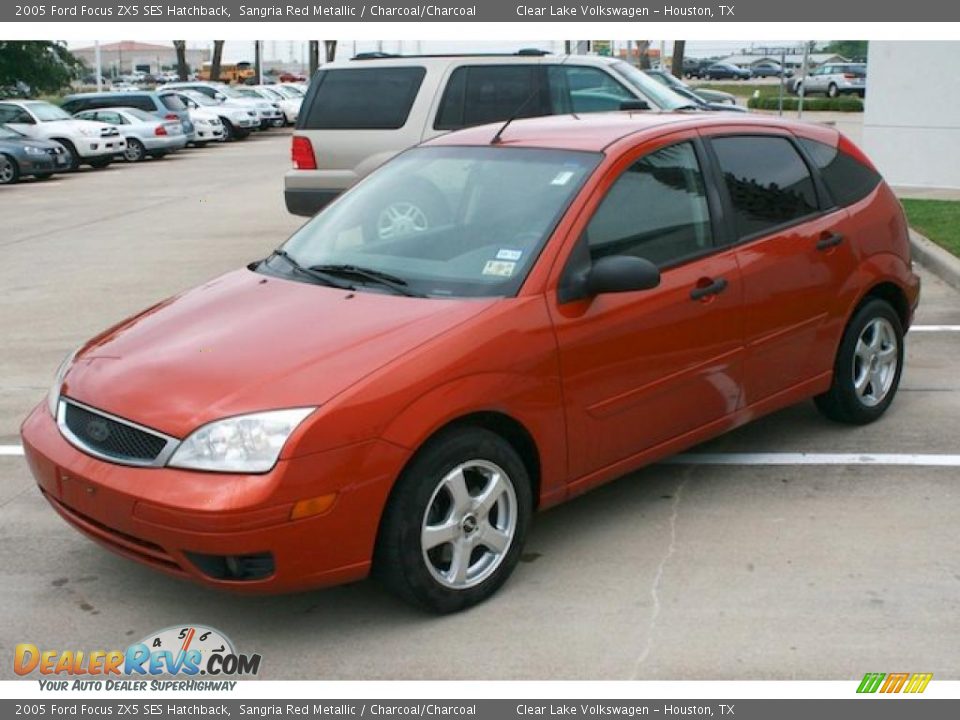 2005 Ford Focus ZX5 SES Hatchback Sangria Red Metallic / Charcoal/Charcoal Photo #3