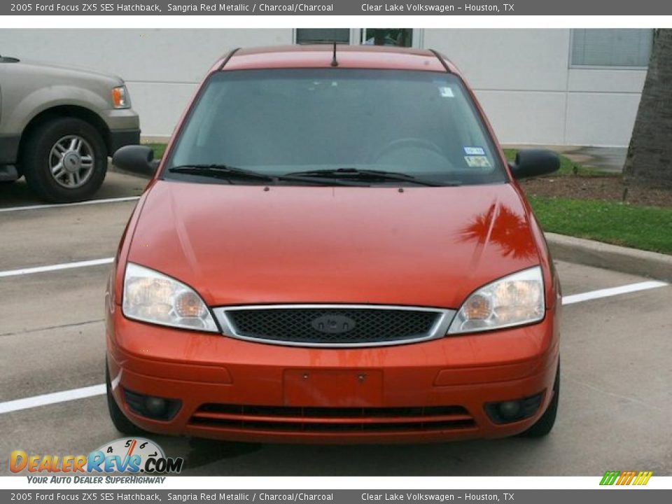 2005 Ford Focus ZX5 SES Hatchback Sangria Red Metallic / Charcoal/Charcoal Photo #10