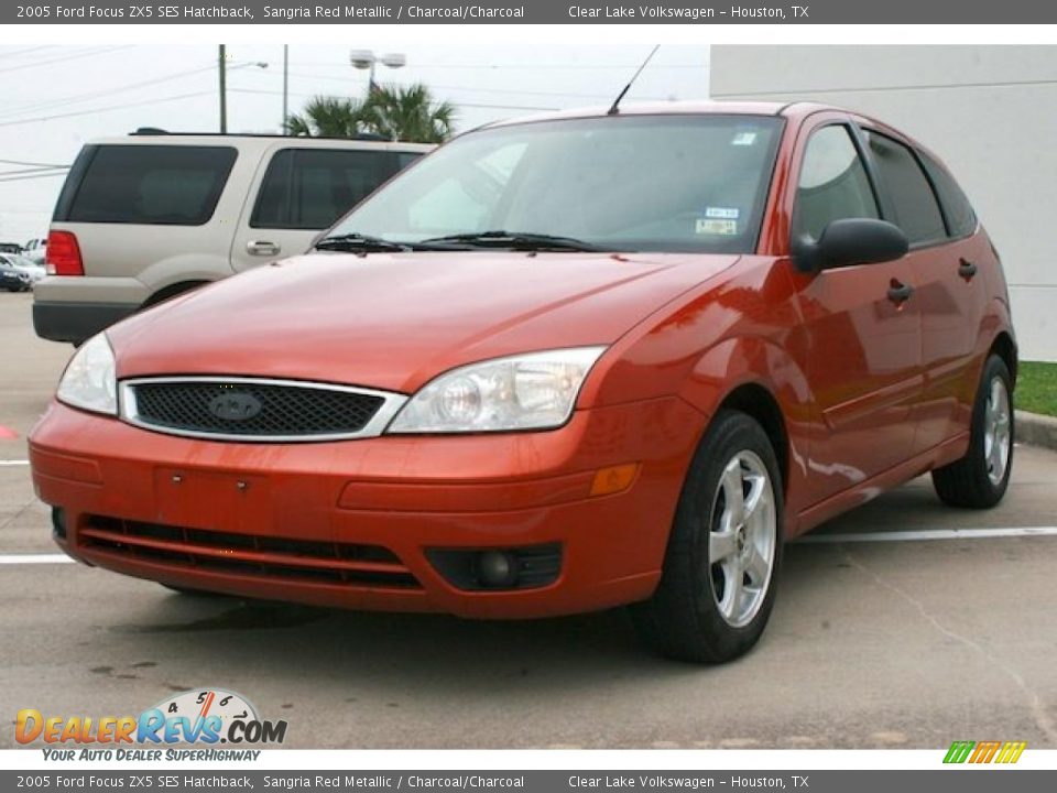 2005 Ford Focus ZX5 SES Hatchback Sangria Red Metallic / Charcoal/Charcoal Photo #11