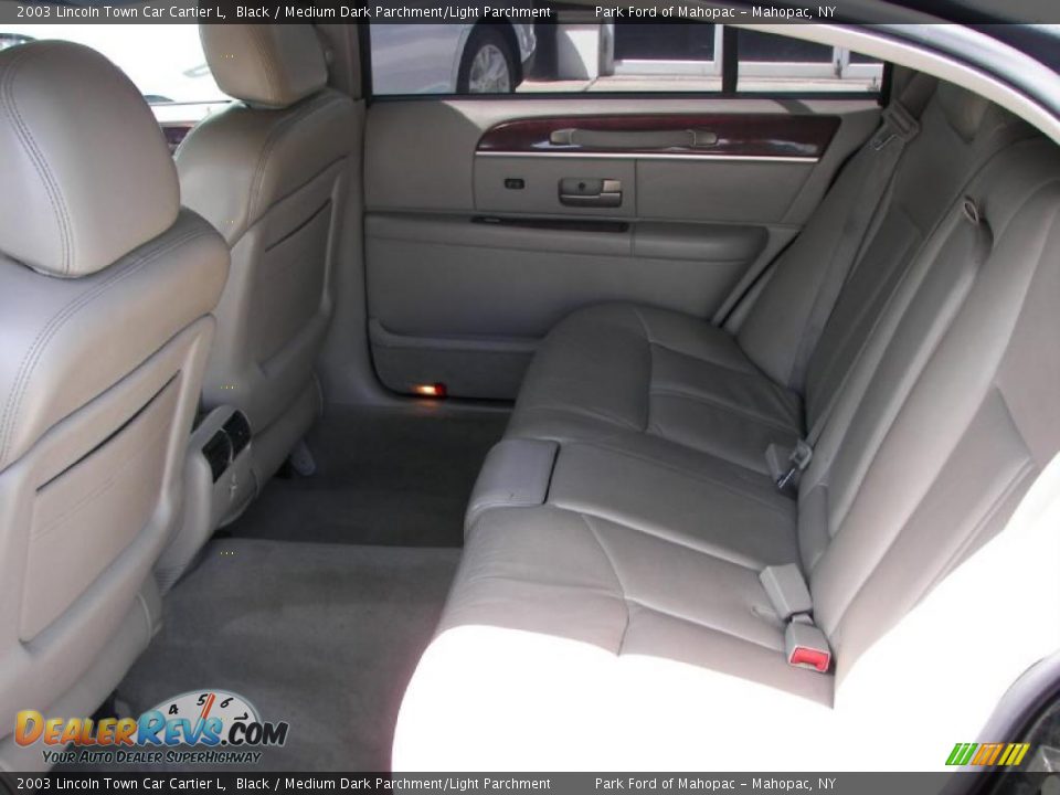 2003 Lincoln Town Car Cartier L Black / Medium Dark Parchment/Light Parchment Photo #8