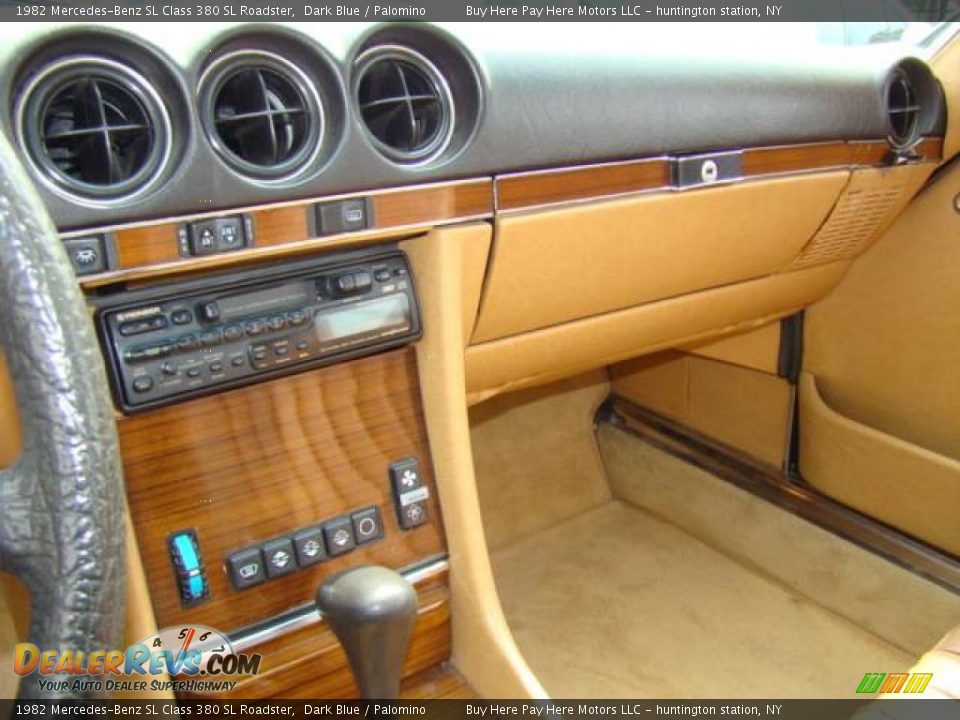 Dashboard of 1982 Mercedes-Benz SL Class 380 SL Roadster Photo #10