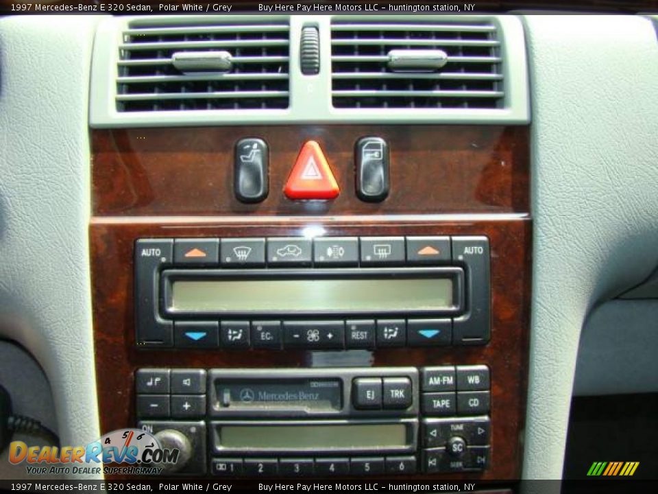 1997 Mercedes-Benz E 320 Sedan Polar White / Grey Photo #11