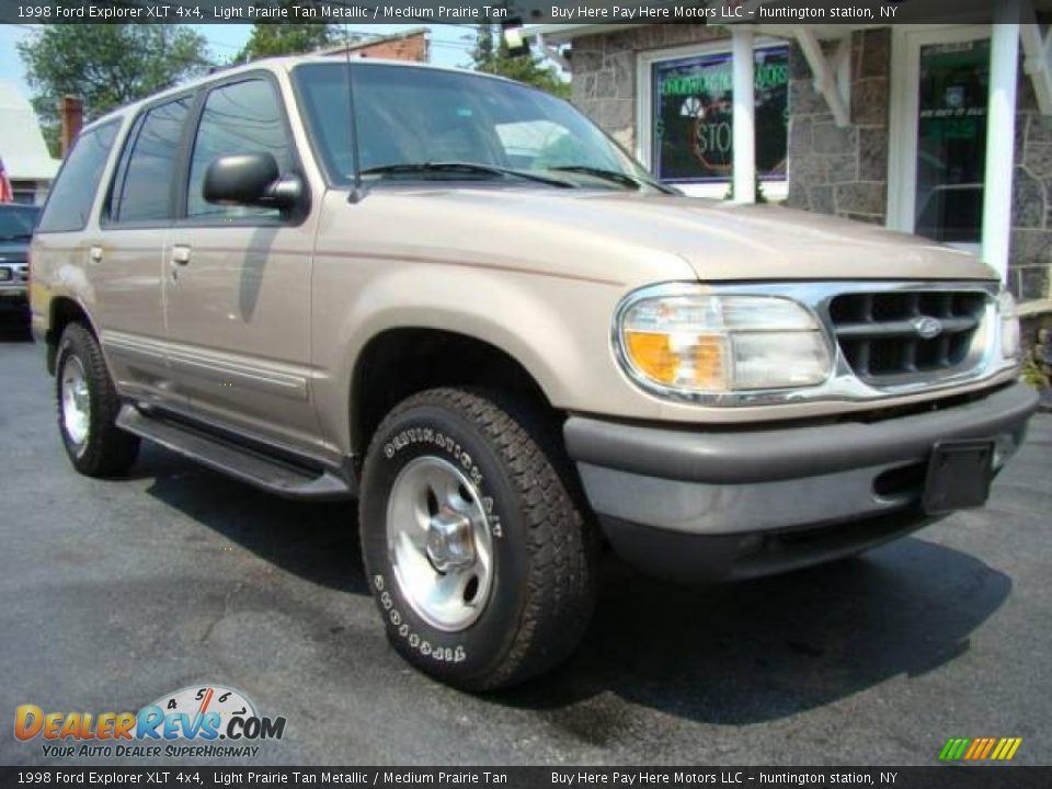 1998 Ford Explorer XLT 4x4 Light Prairie Tan Metallic / Medium Prairie Tan Photo #1