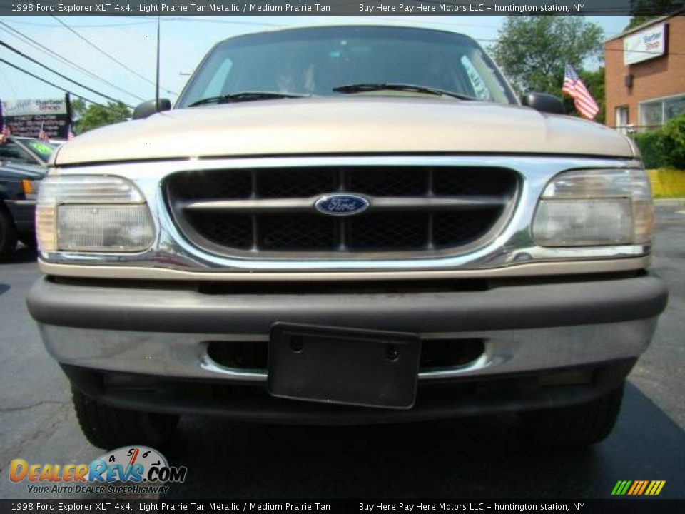 1998 Ford Explorer XLT 4x4 Light Prairie Tan Metallic / Medium Prairie Tan Photo #2