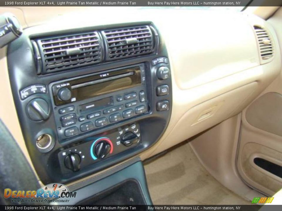 1998 Ford Explorer XLT 4x4 Light Prairie Tan Metallic / Medium Prairie Tan Photo #11