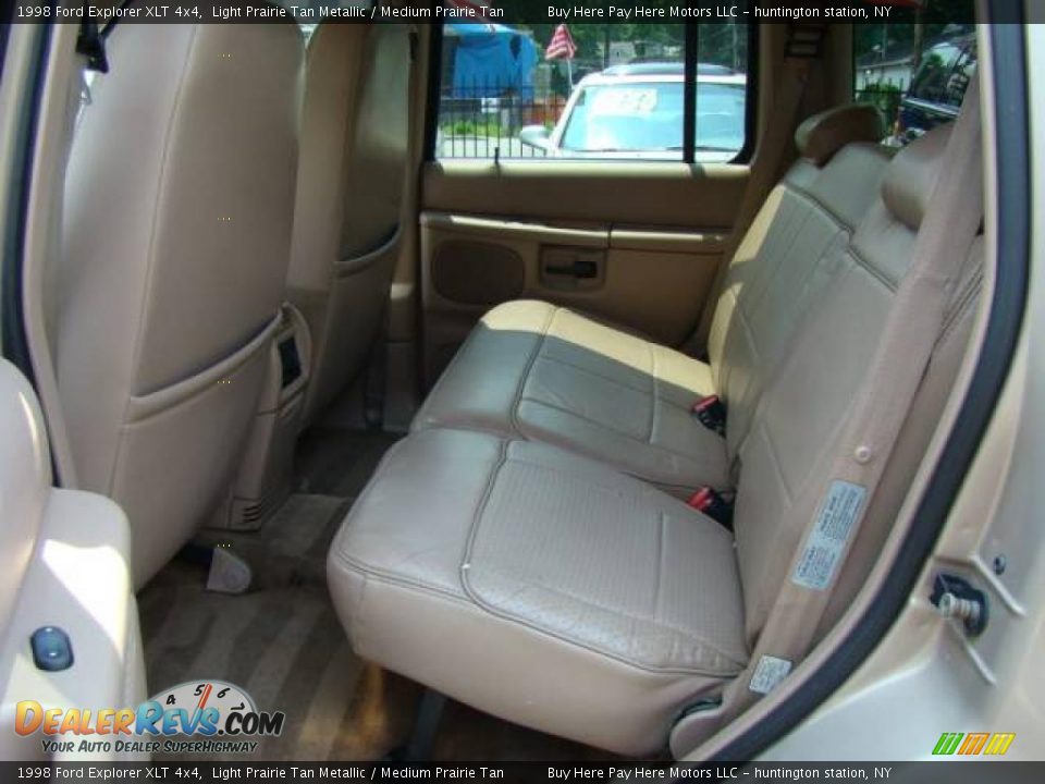 1998 Ford Explorer XLT 4x4 Light Prairie Tan Metallic / Medium Prairie Tan Photo #13