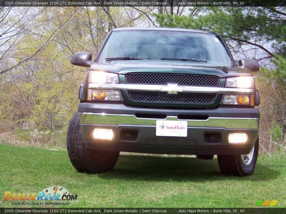 2005 Chevrolet Silverado 1500 Z71 Extended Cab 4x4 Dark Green Metallic / Dark Charcoal Photo #2