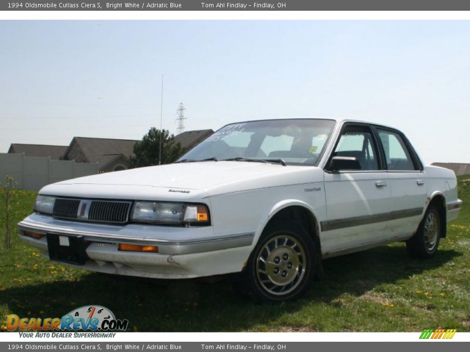 1994 Oldsmobile Cutlass Ciera S Bright White / Adriatic Blue Photo #1