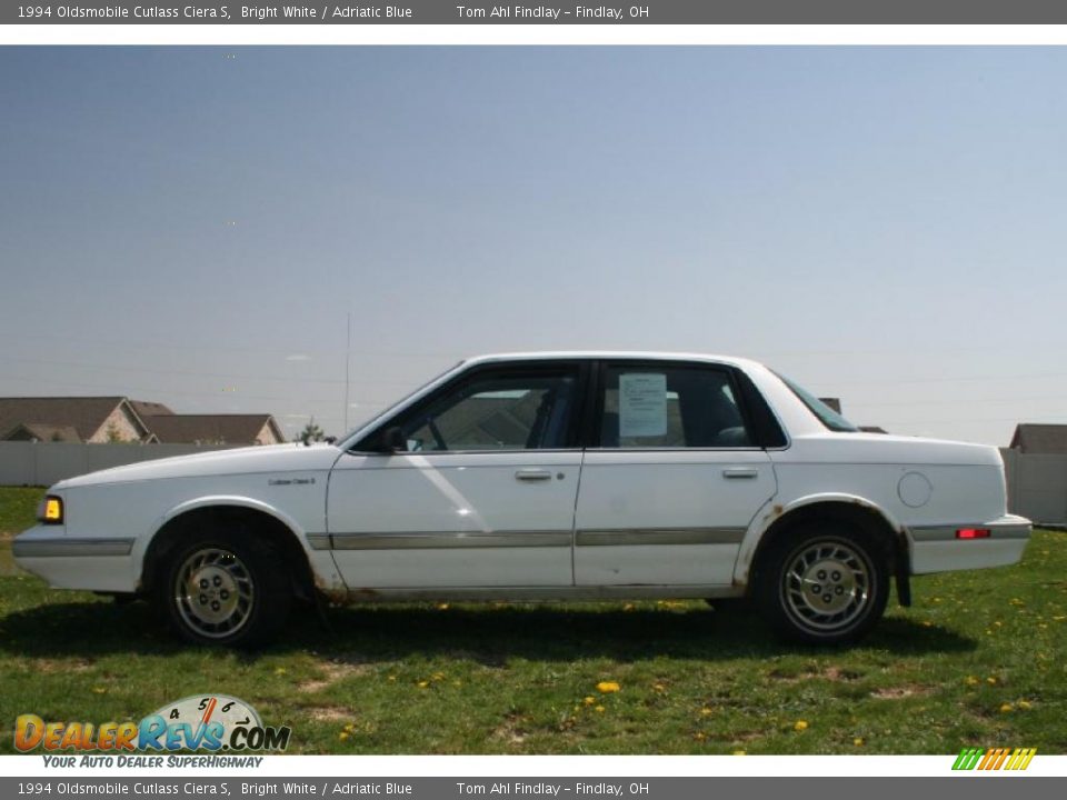 1994 Oldsmobile Cutlass Ciera S Bright White / Adriatic Blue Photo #2