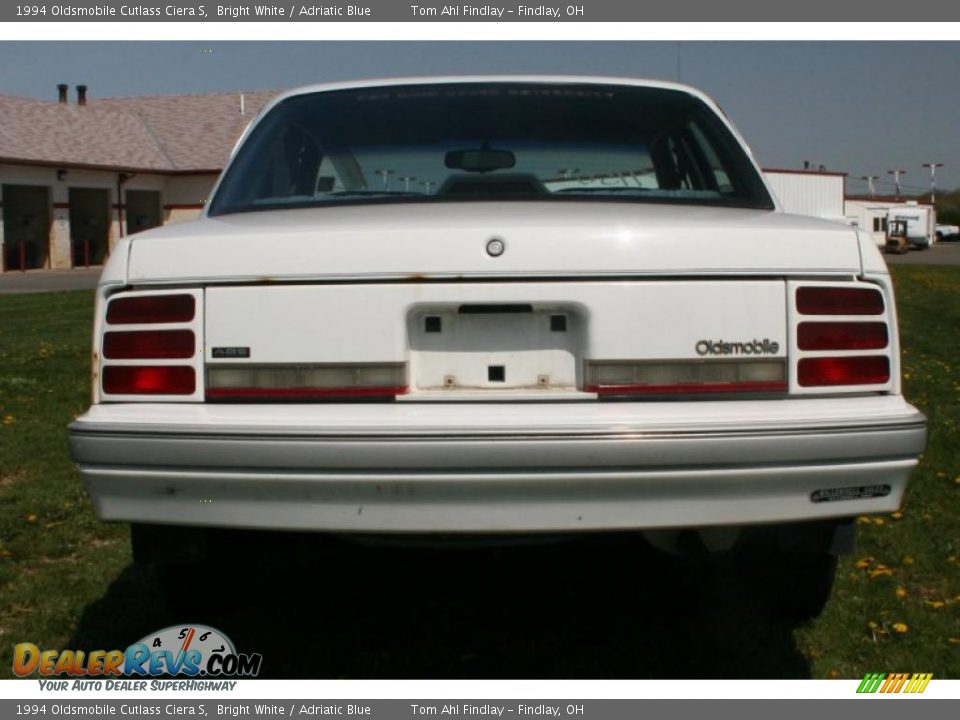 1994 Oldsmobile Cutlass Ciera S Bright White / Adriatic Blue Photo #4