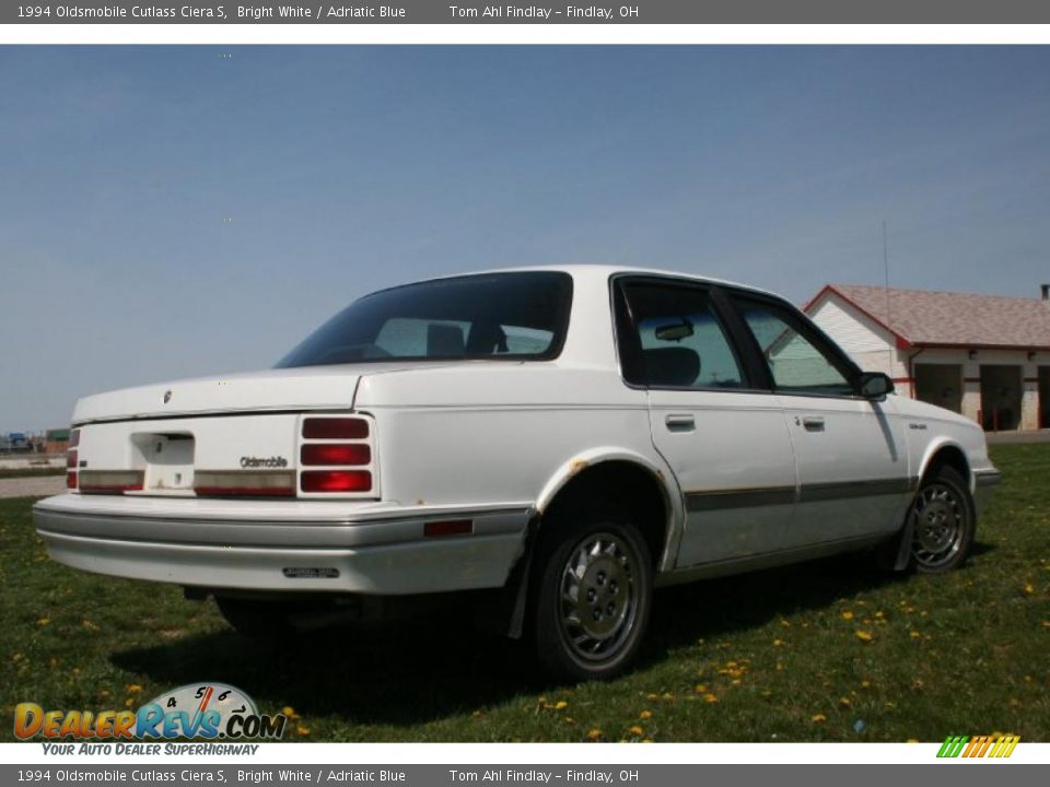 1994 Oldsmobile Cutlass Ciera S Bright White / Adriatic Blue Photo #5