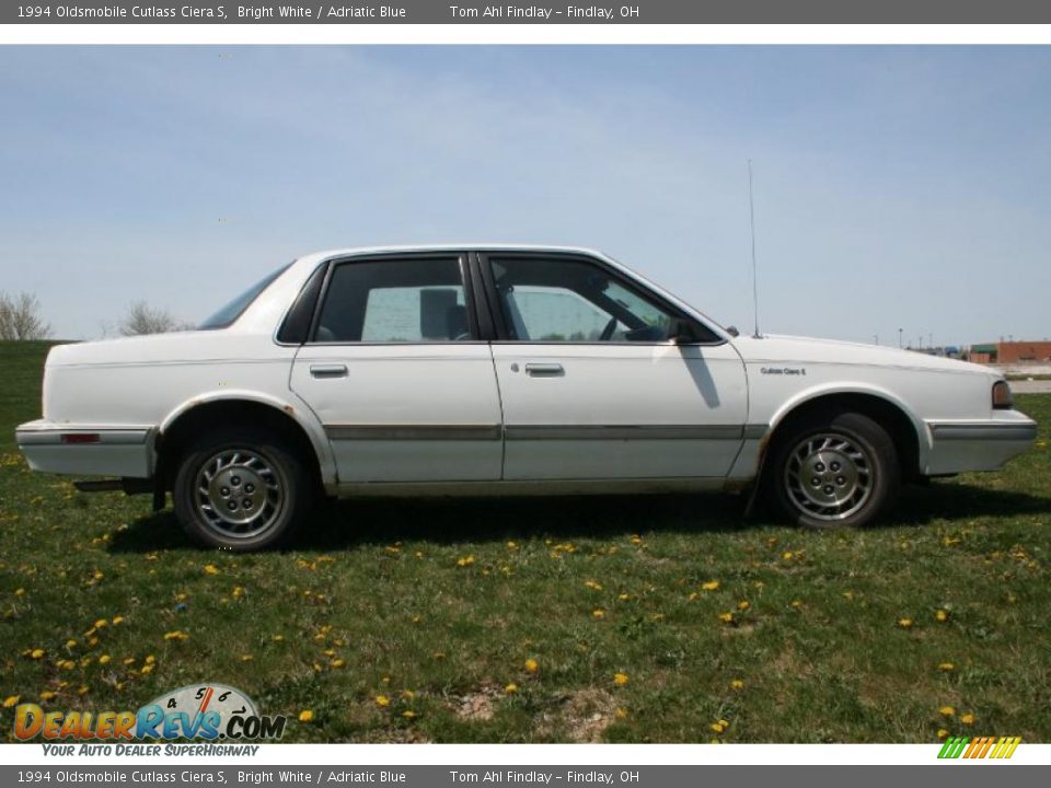 1994 Oldsmobile Cutlass Ciera S Bright White / Adriatic Blue Photo #6