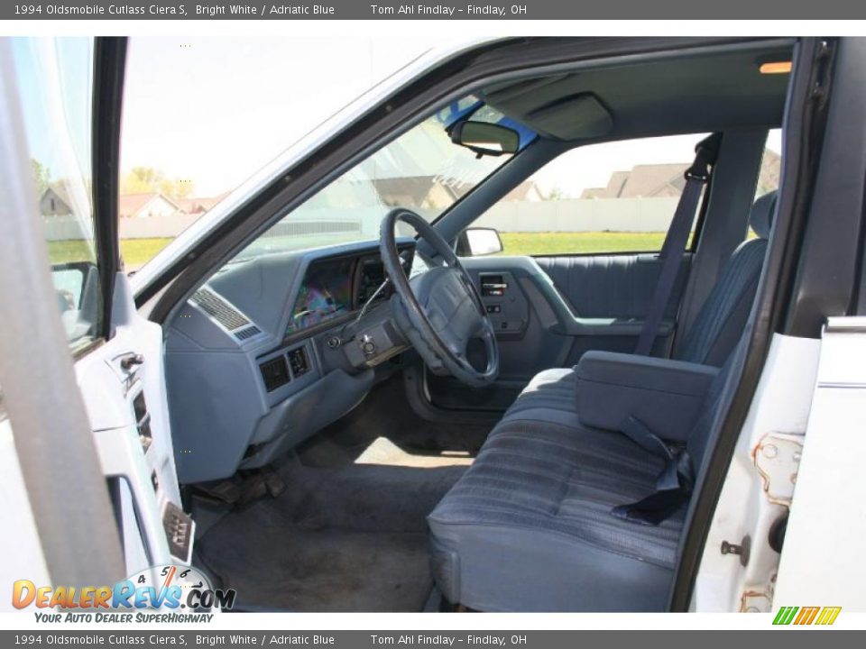 1994 Oldsmobile Cutlass Ciera S Bright White / Adriatic Blue Photo #9