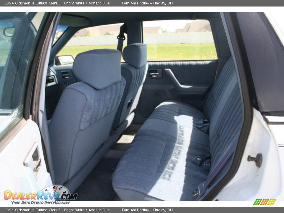 1994 Oldsmobile Cutlass Ciera S Bright White / Adriatic Blue Photo #10