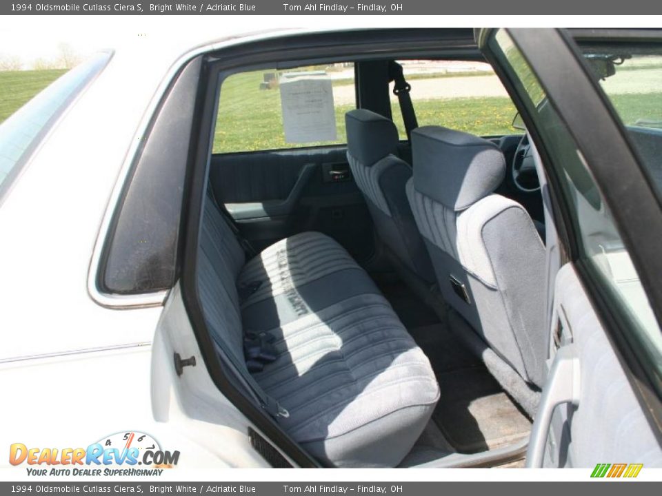 1994 Oldsmobile Cutlass Ciera S Bright White / Adriatic Blue Photo #11