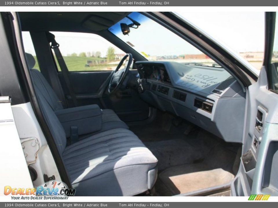 1994 Oldsmobile Cutlass Ciera S Bright White / Adriatic Blue Photo #12