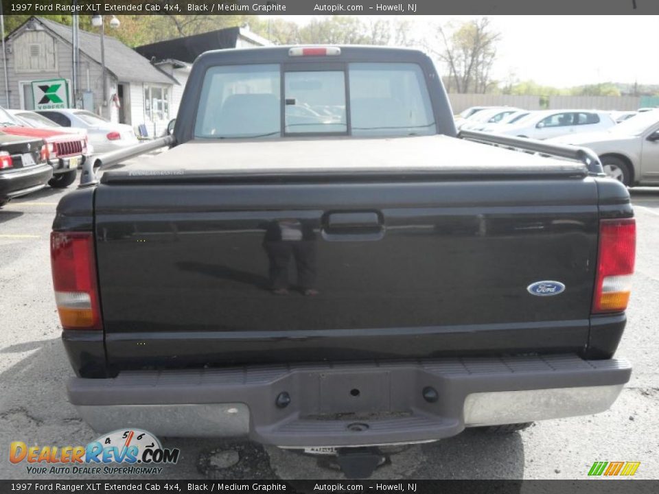 1997 Ford Ranger XLT Extended Cab 4x4 Black / Medium Graphite Photo #6