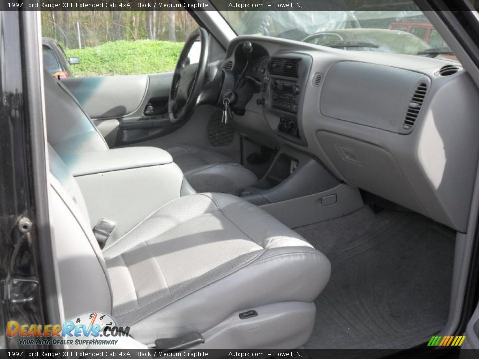 1997 Ford Ranger XLT Extended Cab 4x4 Black / Medium Graphite Photo #10