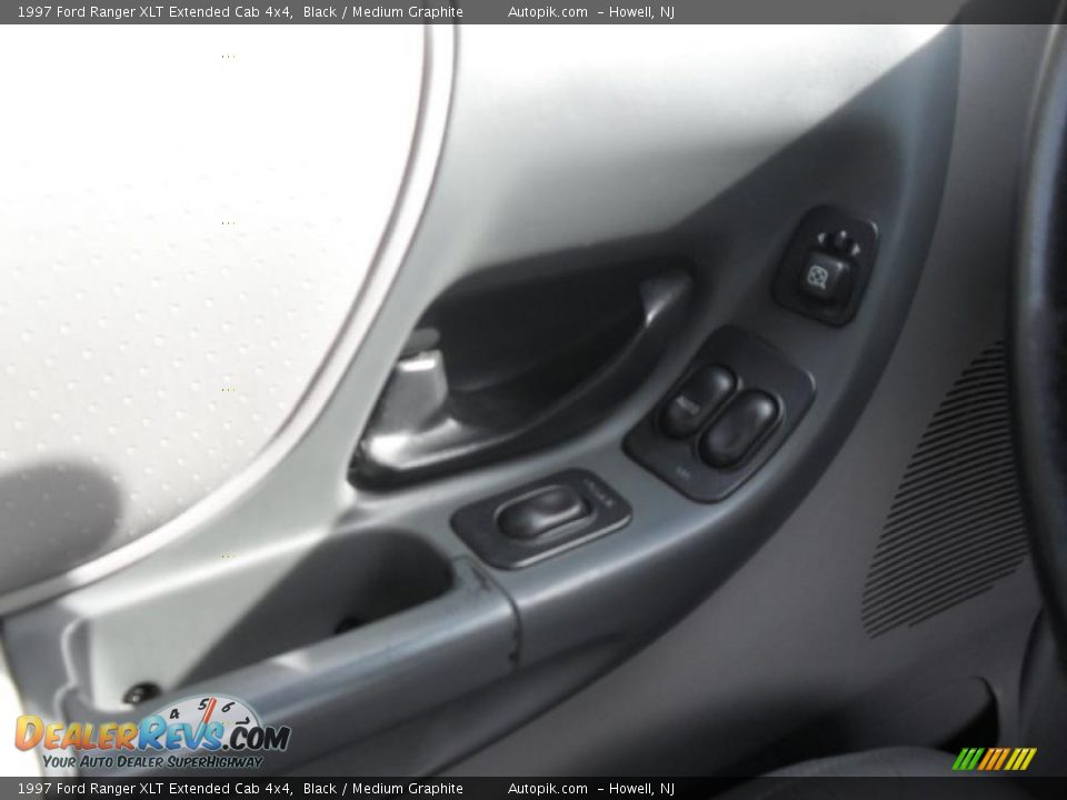 1997 Ford Ranger XLT Extended Cab 4x4 Black / Medium Graphite Photo #13