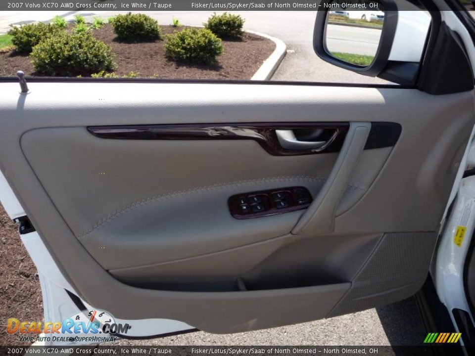 2007 Volvo XC70 AWD Cross Country Ice White / Taupe Photo #9