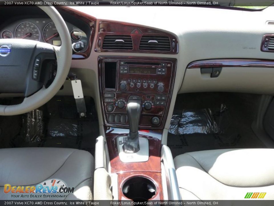 2007 Volvo XC70 AWD Cross Country Ice White / Taupe Photo #17