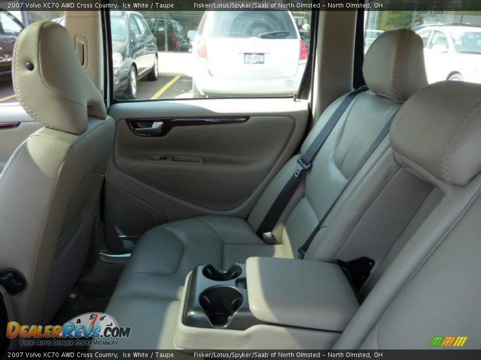 2007 Volvo XC70 AWD Cross Country Ice White / Taupe Photo #21