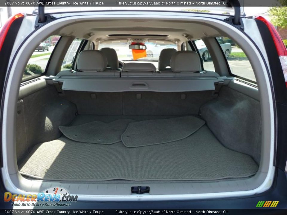 2007 Volvo XC70 AWD Cross Country Ice White / Taupe Photo #24