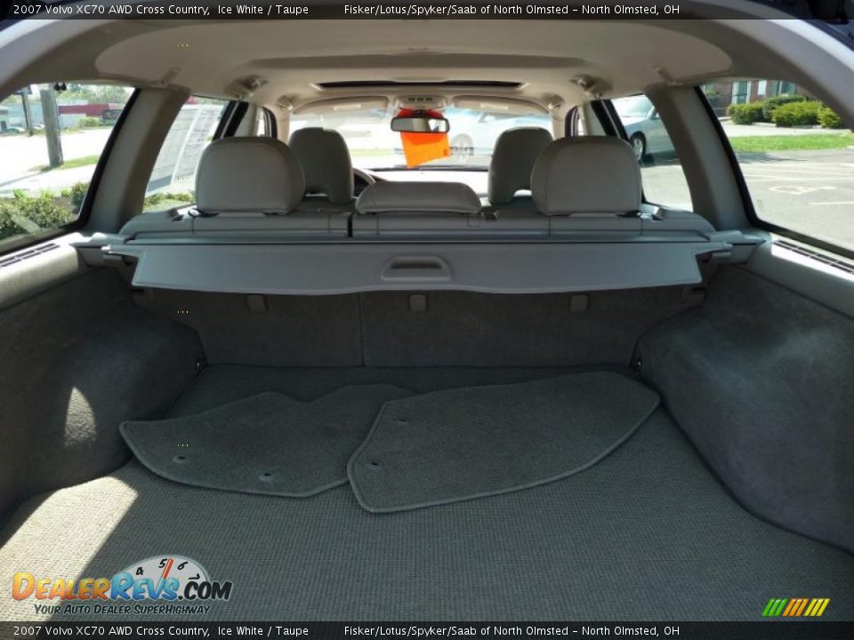 2007 Volvo XC70 AWD Cross Country Ice White / Taupe Photo #25