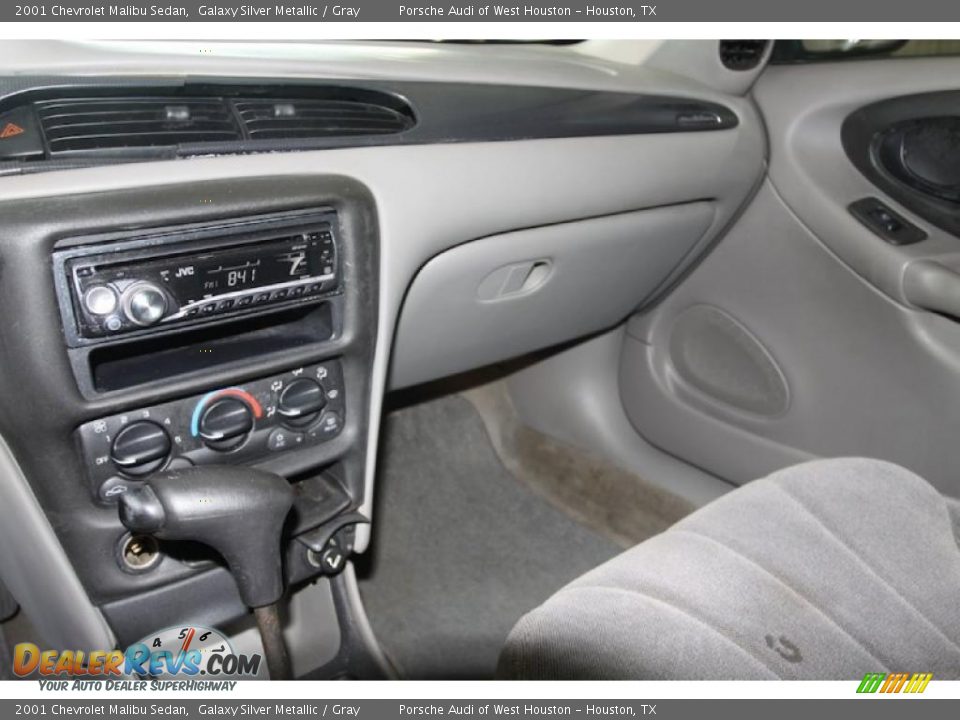 2001 Chevrolet Malibu Sedan Galaxy Silver Metallic / Gray Photo #25