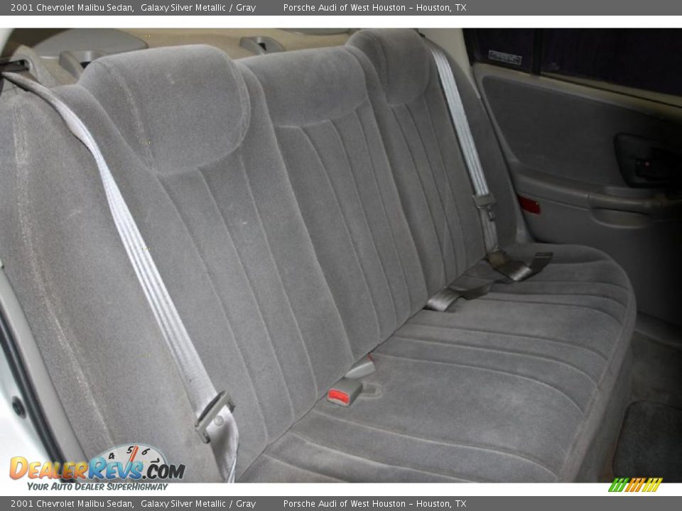 2001 Chevrolet Malibu Sedan Galaxy Silver Metallic / Gray Photo #32