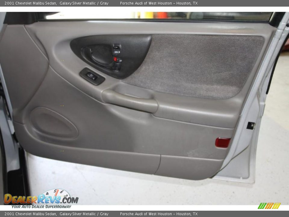 2001 Chevrolet Malibu Sedan Galaxy Silver Metallic / Gray Photo #33