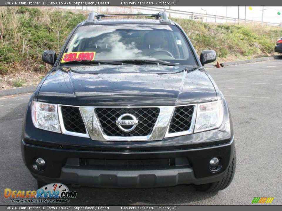 2007 Nissan Frontier LE Crew Cab 4x4 Super Black / Desert Photo #2