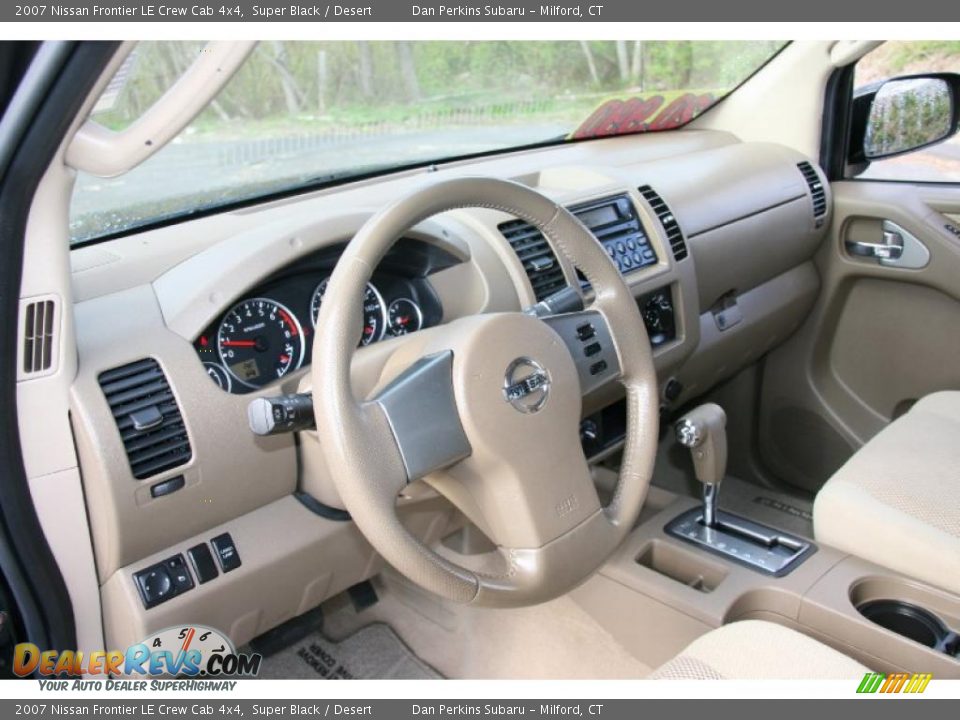 2007 Nissan Frontier LE Crew Cab 4x4 Super Black / Desert Photo #11