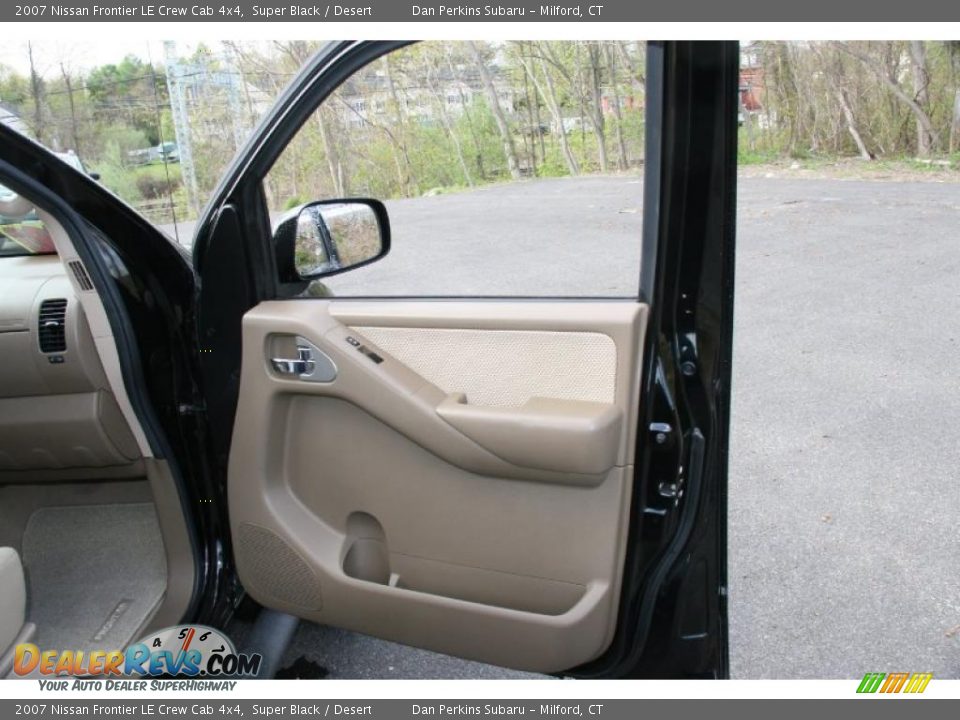 2007 Nissan Frontier LE Crew Cab 4x4 Super Black / Desert Photo #16