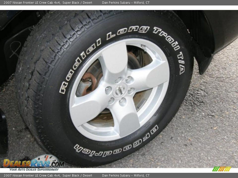 2007 Nissan Frontier LE Crew Cab 4x4 Super Black / Desert Photo #18
