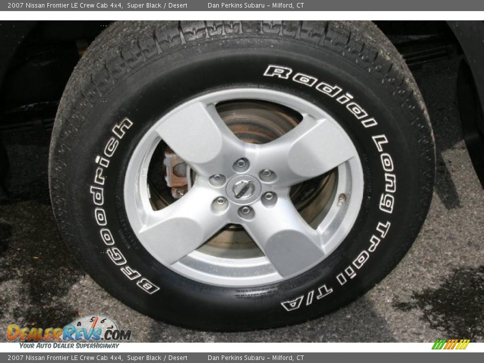 2007 Nissan Frontier LE Crew Cab 4x4 Super Black / Desert Photo #20