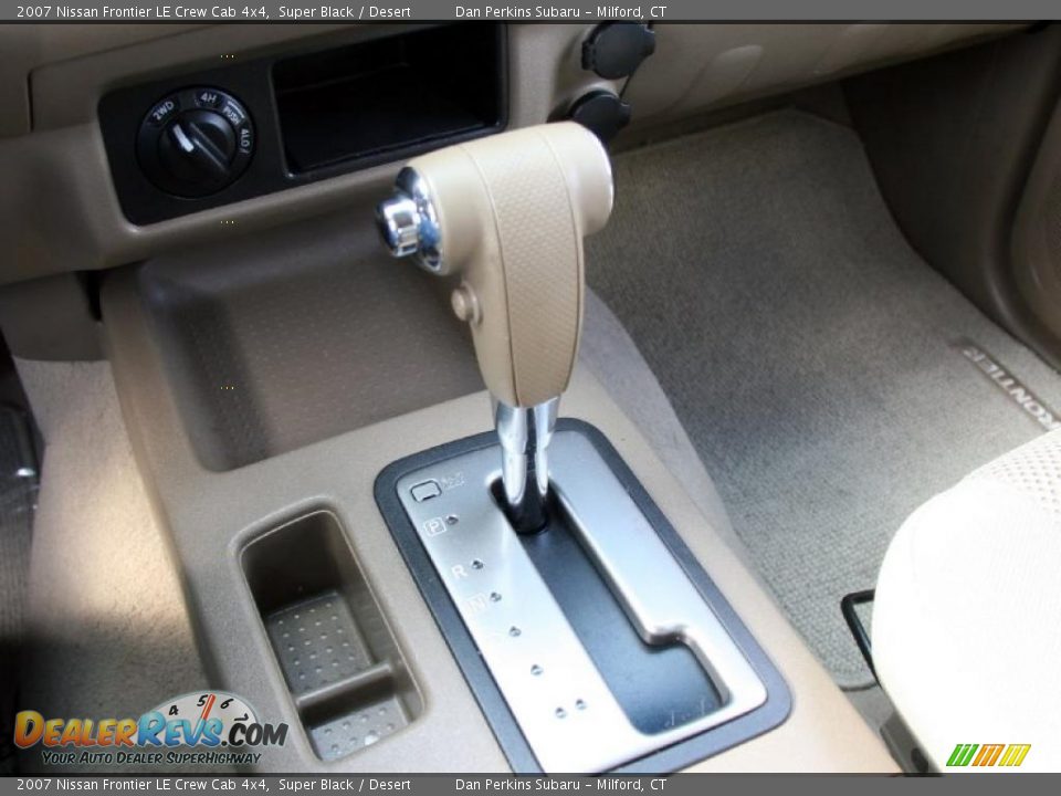 2007 Nissan Frontier LE Crew Cab 4x4 Super Black / Desert Photo #23