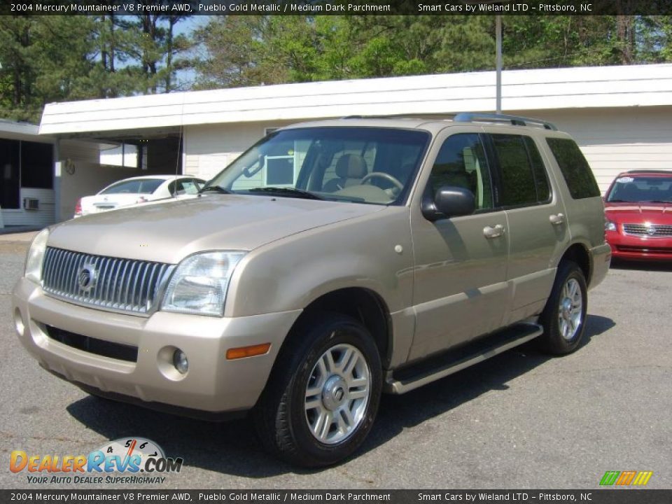 2004 Mercury Mountaineer V8 Premier AWD Pueblo Gold Metallic / Medium Dark Parchment Photo #9