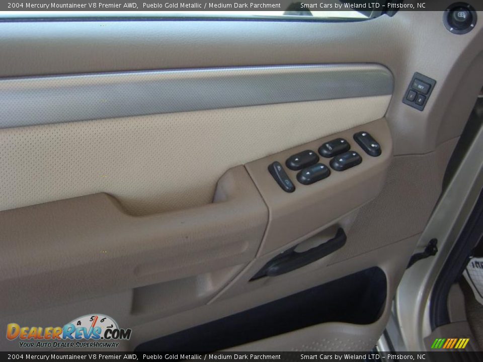 2004 Mercury Mountaineer V8 Premier AWD Pueblo Gold Metallic / Medium Dark Parchment Photo #22