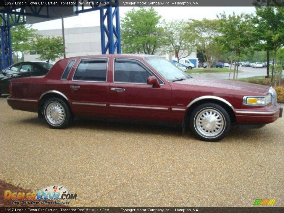 1997 Lincoln Town Car Cartier Toreador Red Metallic / Red Photo #7