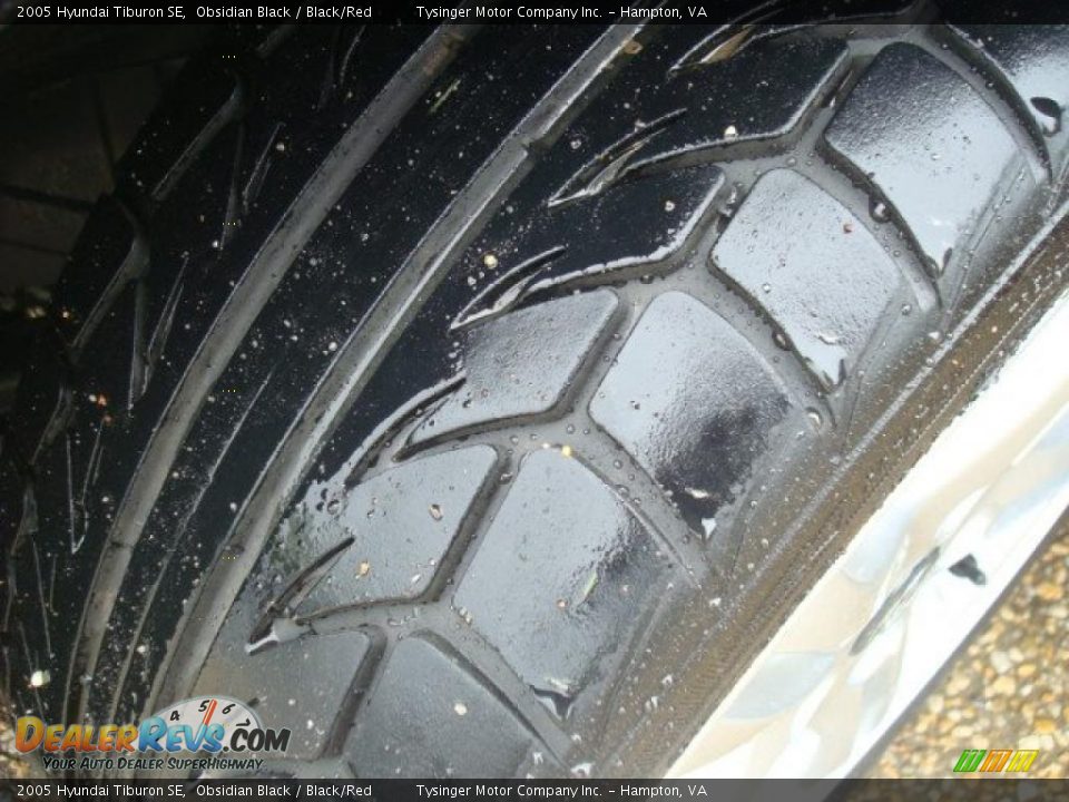 2005 Hyundai Tiburon SE Obsidian Black / Black/Red Photo #12