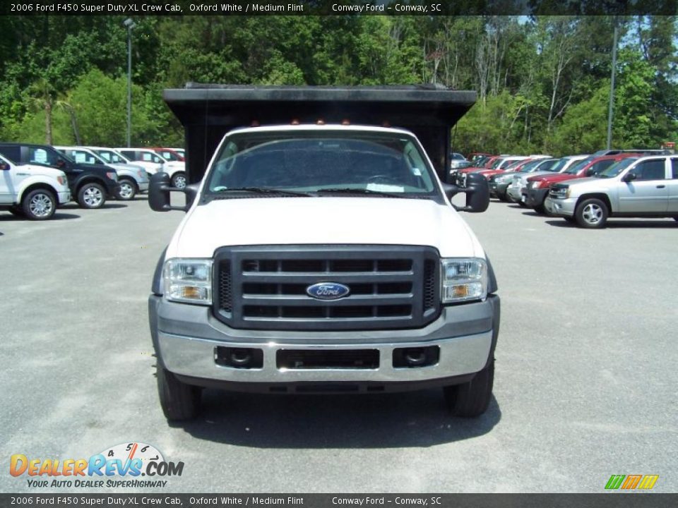 2006 Ford F450 Super Duty XL Crew Cab Oxford White / Medium Flint Photo #2