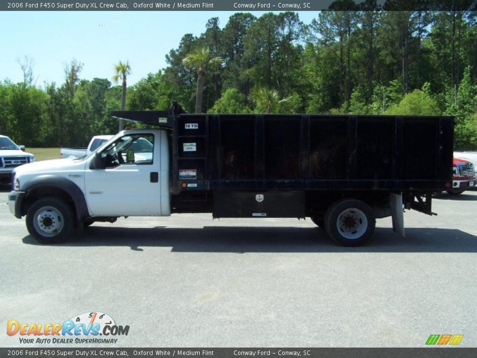 2006 Ford F450 Super Duty XL Crew Cab Oxford White / Medium Flint Photo #8